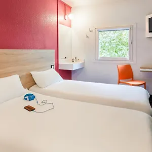 F1 Hotel